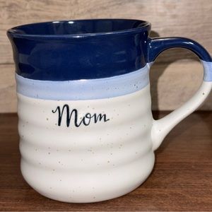 Super Cute 🥰 white and blue mug witn Mom on it - NEW